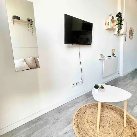 Cozy Bright Downtown With Balcony & Wi-fi Appartamento Hyères