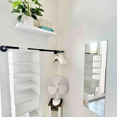 Appartamento Cozy Bright Downtown With Balcony & Wi-fi *