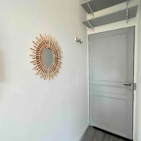 Cozy Bright Downtown With Balcony & Wi-fi 아파트 히에레