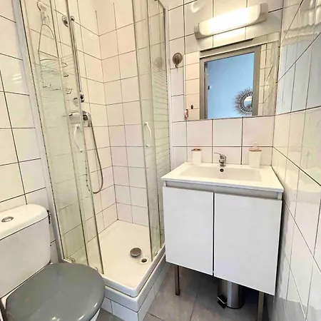 Cozy Bright Downtown With Balcony & Wi-fi